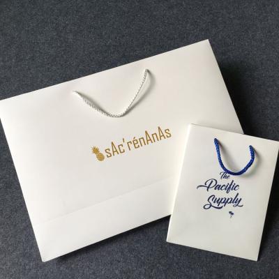 China Recyclable White Cardboard Paper Folding Shopping Bag Recycled Handle Paper Bag Custom Logo Shopping Bag For Clothes Packaging for sale