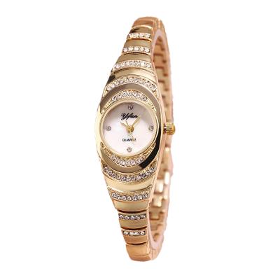 China Auto Date Gift Fashion Diamond Alloy Strap Small Disc Ladies Quartz Luxury Watch for sale