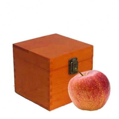 China Luxury China Small Christmas Gift Packaging Box Wooden Box With Lid for sale