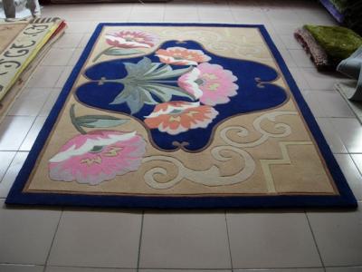 China Traditional Design Flower Handtufted acrylic carpet for sale