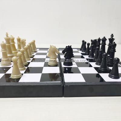 China Ordinary cheap plastic chess magnetic chess set of chess pieces for sale