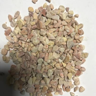 China Contemporary Colored Natural Flat Tumbled Gravel Stone for sale