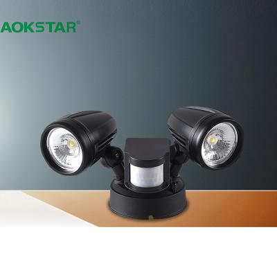 China Residential 18w Modern Smart Led Light Outdoor Garage Security Motion Sensor Light for sale