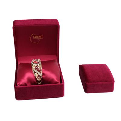 China Velve Customized Luxury Velvet Box Satin Interior For Jewelry Touching Ring Necklace Cozy Box for sale