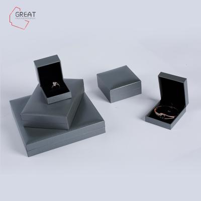 China 2022 Eco-friendly High Quality Gift Box For Ring Earring Bangle Bracelet Necklace With Customized Stamp Logo Jewelry Packaging Box for sale