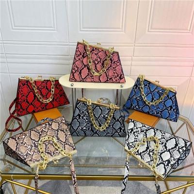 China Fashion 2022 Chain Purse Women Bags Cross Pockets - Body Purse Messenger Bag Snakeskin Purses For Women for sale