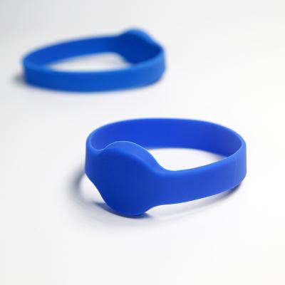 China waterproof/cheap waterproof customize rfid rubber wristbands watch wristbands plastic PVC RFID wristband for sale