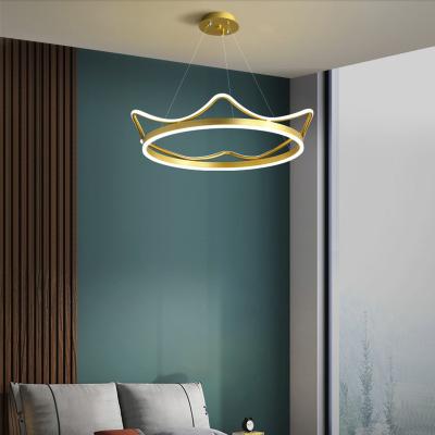 Cina Modern Nordic Creative Decorative Gold Chandelier Fixtures Crown Lamp LED Pendant Lights in vendita