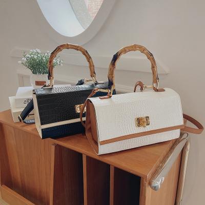 China 2021 Vintage Fashion Shoulder Bags Designer Famous Brand Traveling Luxury Women Handbags for sale