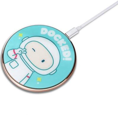 China Hot Sale Blue Astronaut Cute Design 10W Extended Compatibility Astronaut Wireless Charger for sale