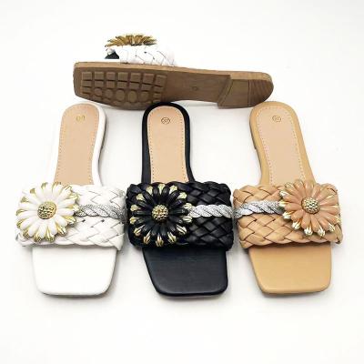 China Hot Selling Fashion Trend Slide Diamond Slipper Outdoor Upper Ladies Decoration Flat Shoes Shape Slippers for sale