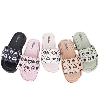 China New Fashion Trend Style Slippers Ladies Shoes Women Warm Flat Thick Soles Slippers For Women 2023 for sale