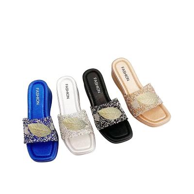 China New Fashion Trend Design Women's Slip On Flat Fashionable Sandals Women Slipper Slippers Ladies Ladies Diamond Shoes Women's Slippers for sale