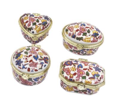 China Porcelain Round Ceramic Trinket Box Customized Design Small Ceramic Hinged Jewelry Gift Box Lid With Metal Clasp for sale