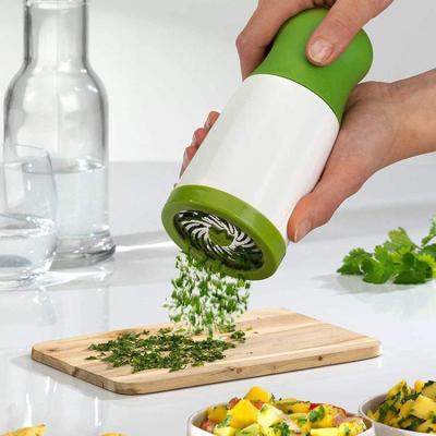 China Viable Vegetable Cutter Kitchen Instruments Cooking Tools Coriander Chopper Grinder Plastic Herb Grinder for sale