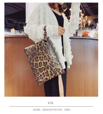 China Retro Monogram Handbags In China Free Shipping Fashion Women Leather Leopard Clutch Bag Vintage Zipper Handbag for sale