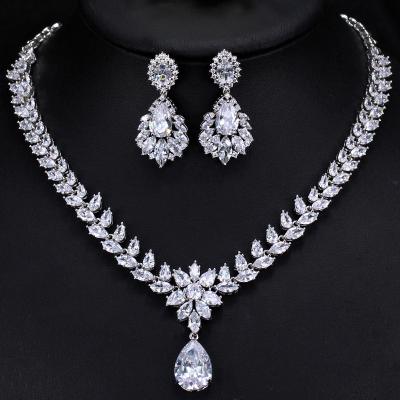 China Exaggerated 3A Zircon Jewelry Set Ultra Instant Luxury Bridal Accessories Banquet Necklace And Earring Set for sale