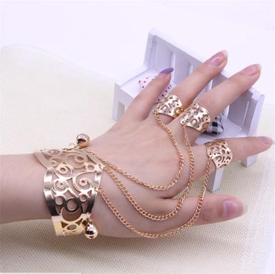 China Accessories fashion gold zinc alloy silver bracelet with three rings for sale