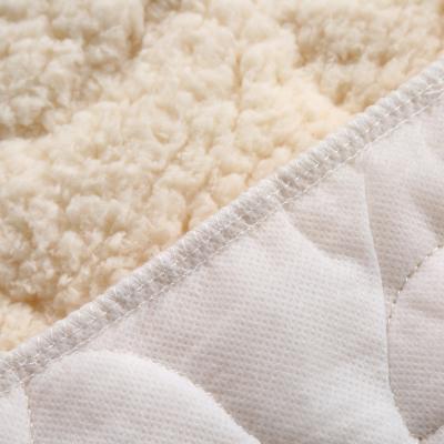 China Anti-Bacteria Pile Under Wool Bed Mattress Protector Washable Fluffy Luxury Bedding Cover, 100% Bed Mat Wool Pile Face Grade Has for sale