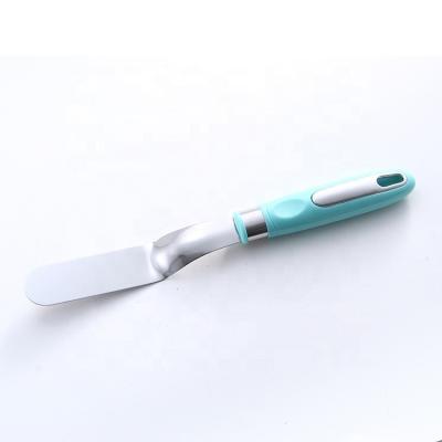 China Durable Plastic Handle Kitchen Cake Butter Spatula Cheese Spreader Tools Butter Knife for sale