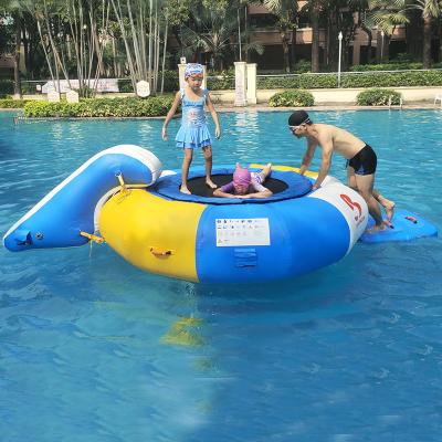 China trampolín inflable del agua de 0.7m m combinado con la diapositiva en venta