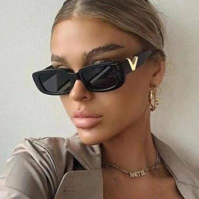 China Fashion Sunglasses 98055 Retro Rectangle Sunglasses Women Brand Classic Designer Vintage Small Frame Sun Glass Ladies Square Black Oculos De Sol for sale