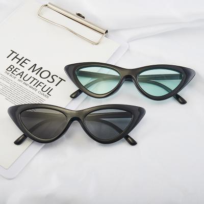 China Fashion Dropshipping Sunglasses 19039 2022 Manufacturers Fashion Direct Retro Triangle Frame Cat Eye Sunglasses Small for sale