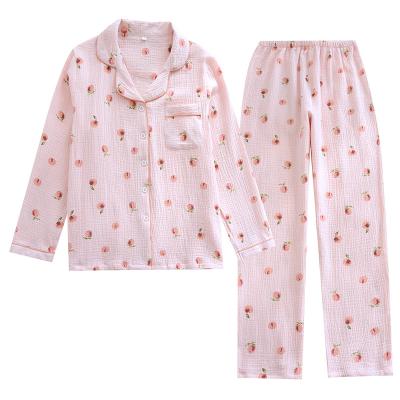 China Summer Crepe Cotton Women's Cardigan Pajamas Spring and Strawberry Print Home QUICK DRY Custom Slim Suit for sale