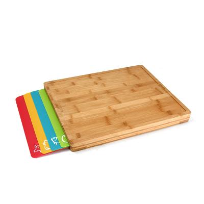 China Sustainable Easy-to-Clean Bamboo Chopping Block Wood Cutting Board Chopping Board Set with set of 4 Color-Coded Cutting Mats for sale