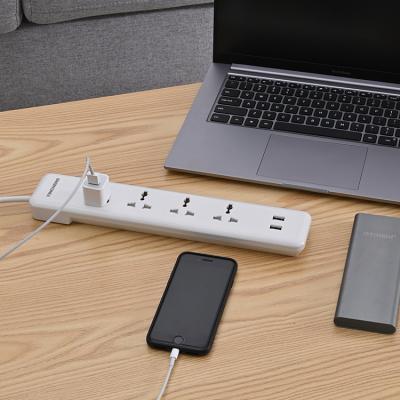 China Residential / General Purpose Fire Proof 3 / 4 / 5 Outlets Power Strip With 2.4 / 3.1 A USB 2 Ports Charger zu verkaufen