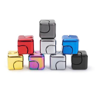 Cina ADHD Adolescenti Metal Fidget Spinner Giocattoli Cubo per alleviare lo stress in vendita