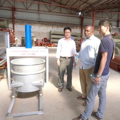 China Hydraulic Vegetable Processing Plant Cassava Presser Garri Dewatering Machine Garri Presser Machine Cassava for sale