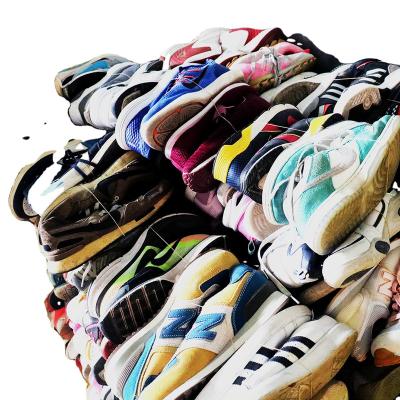 China Cushioning shoes stock Luxury brand mixed packaging sports shoes used shoes used clothing for sale