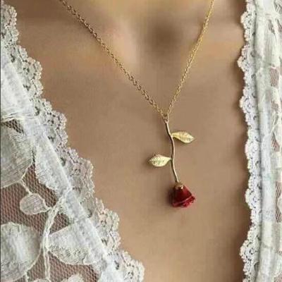 China 2020 CLASSIC Statement Alloy Rose Flower Pendant Gold Chain Necklace For Women Memorial Day Gift for sale