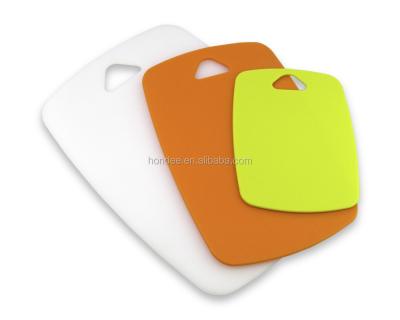 China Disposable BPA Free Dishwasher Safe Colorful Cutting Board Set 3 Piece Plastic Enclosing Board for sale