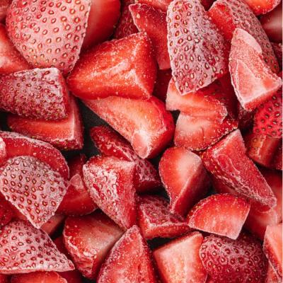 China JELLY Half Size Quality Fruit Reduced Production For Cakes Fresh Frozen Sliced ​​Strawberries for sale