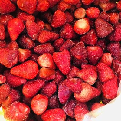 China New FROZEN Season Grown Whole Delicious Fresh Frozen Strawberries For Breakfast Retail By 1kg for sale