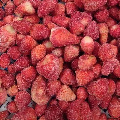 China Medium HongYan FROZEN Strawberries 15-12mm, 25-35mm Raw Juice Drink Baked Fruit Materials for sale