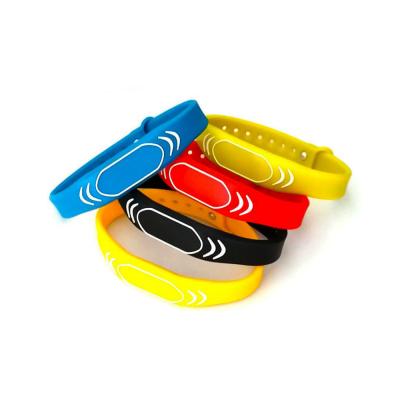 China Swimming Wristband TK4100 125KHZ 13.56MHz Wristband Bathroom RFID Card Silicone Wrist ID Access Control Assistance Waterproof/Waterproof Band for sale