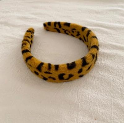 China Fashion hair decoration leopard print hair band hair ornament woman with wide hair band edge and fur in autumn and winter for sale