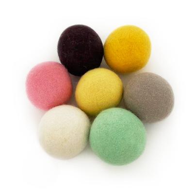 China 100% Reusable Wool Laundry Balls Wool Felt Cleaning Drying Felt Soft Balls For Washing Machine for sale