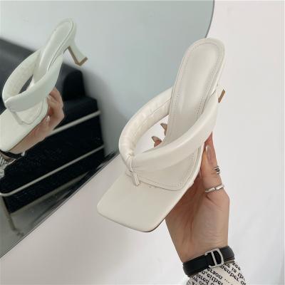 China 2021 New Fashion Trend Fashion Summer Clip Foot Flip Flop PU Slippers for sale