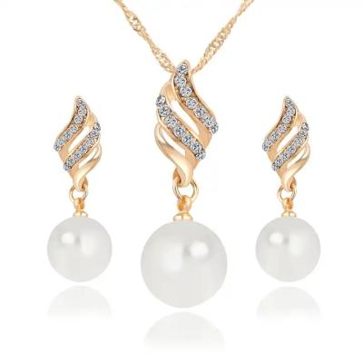 China Durable Classic Pearl Charm Set Jewelry For Women Necklace Earring Jewelry Set Alloy Crystal Big Pearl Wedding Party Jewelry Sets for sale