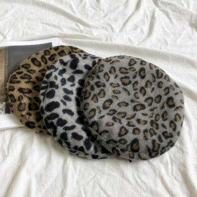 China Classic Artist Beanie Beret Girls Women's Hat Retro Leopard Fashion Character Color Sequins Beret Hat for Spring and Autumn for sale