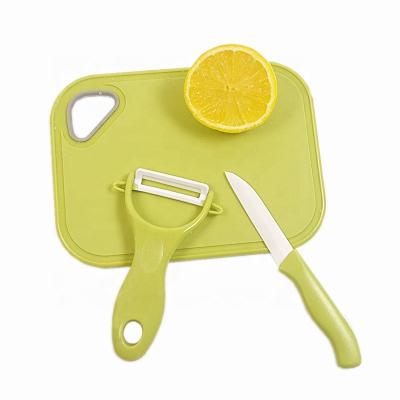 China Stocked 3 Piece Fruit Vegetable Tool Kit With Ceramic Knife Small Peeler Cutting Board Set for sale