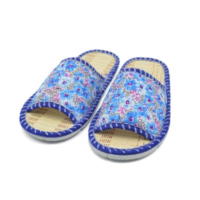 China Fashion trend custom hotel bamboo women's slippers eco-friendly flat home disposable sandals for men and women for sale