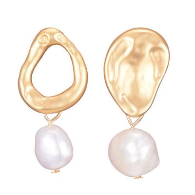 China New Design Trendy High Quality Vintage Freshwater Pearl Earrings Irregular Stud Earrings For Women for sale