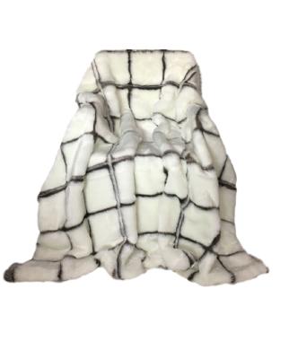 China Fuzzy Fur Elegant Elegant Throw Blanket - Faux Fur Plaid Pattern with White Microfiber Short Plush Covering for Bed and Sofa for sale