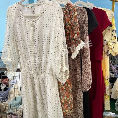 China Pack old vintage clothes with a retro twist for sale