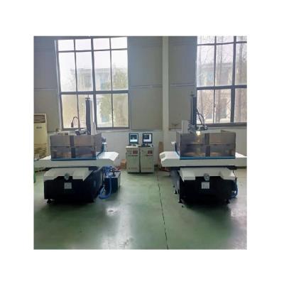 China Molds Newly Designed Wire-Cut EDM Price Molybdenum Wire-Cutting Electric Discharge Machine DK7763 in 2021 for sale